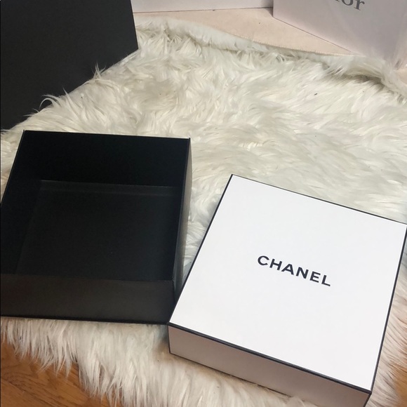 100% Auth CHANEL GIFT BOX w/ RIBBON - Picture 6 of 11